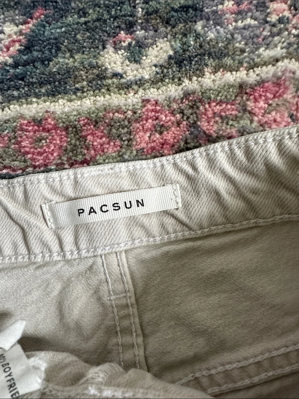 NWOT PacSun 90s Boyfriend Cream Straight-Leg Distressed Jeans Women’s Size 26